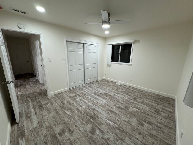 Foto del edificio - 2767 Lakeside Dr