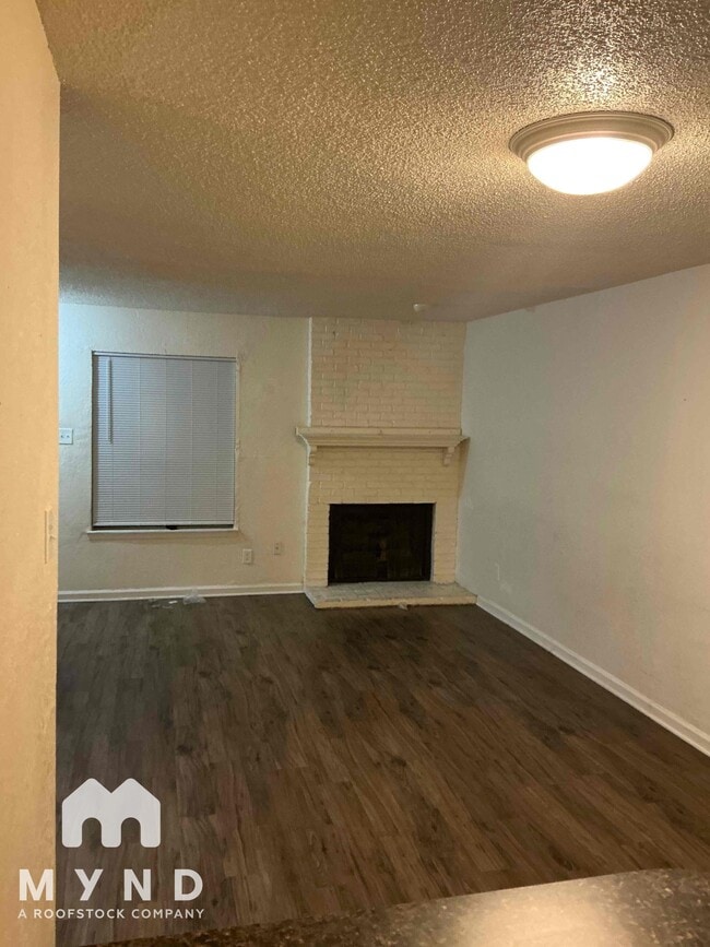 Building Photo - 2806 Wimbledon Ct