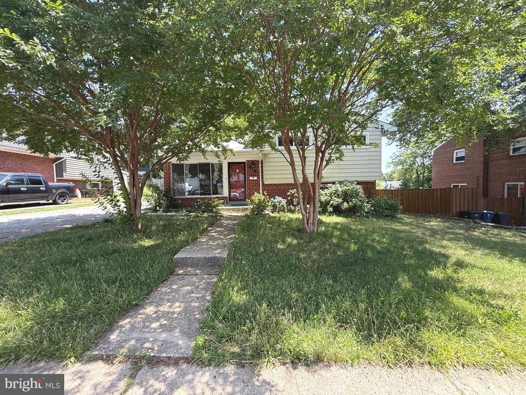 Building Photo - 98 S Iris St