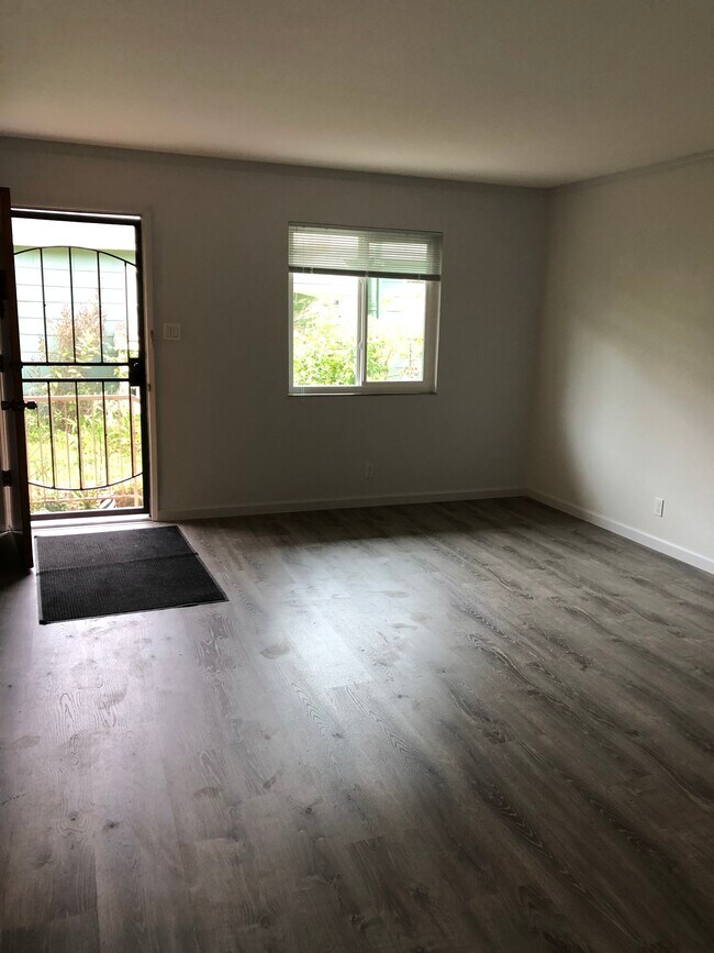 Foto del edificio - 4235 Montgomery St