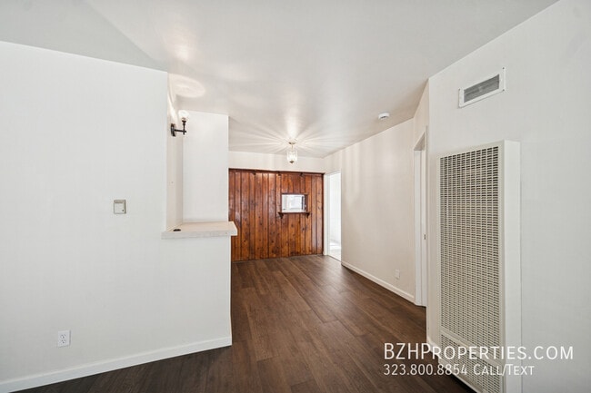 Building Photo - 5319 Vantage Ave