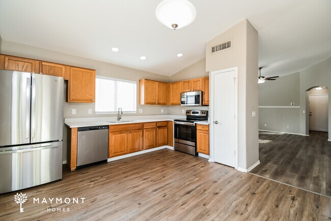 Building Photo - 525 S St Claire