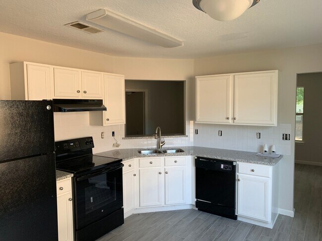 Foto del edificio - Beautifully remodeled 3/2