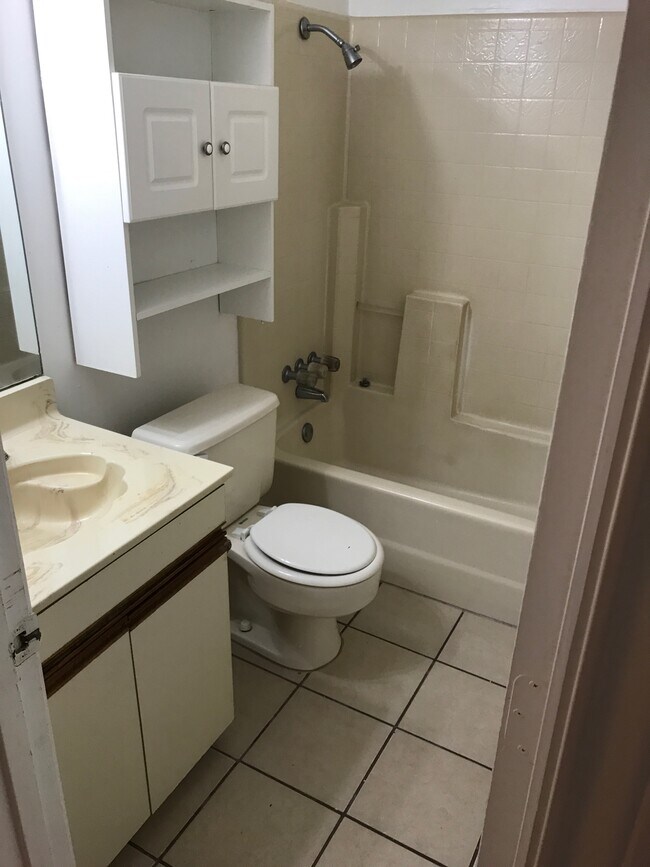 Foto del edificio - 830 Ash Grove Ln