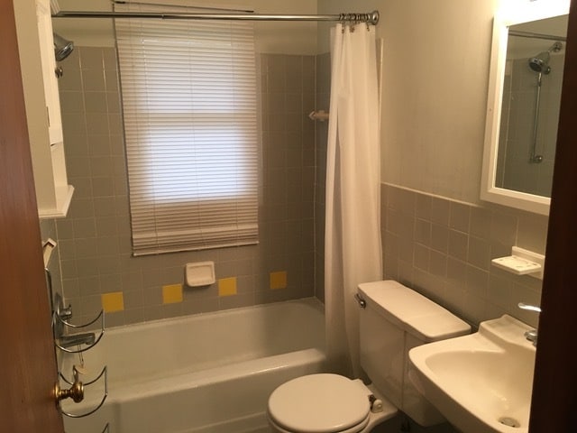 Bathroom - 4206 Valley View Rd