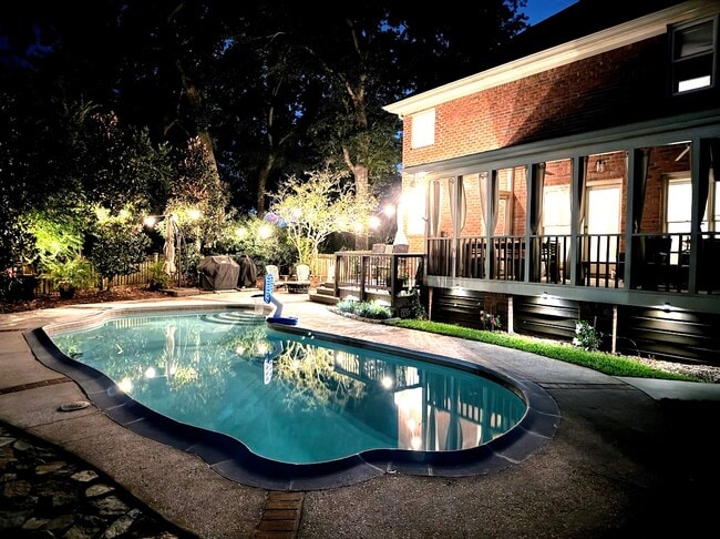 Foto del edificio - 1322 Hidden Lakes Dr