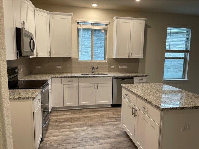 Building Photo - 105 Onna St