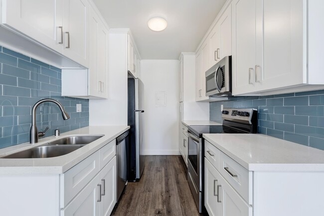 Building Photo - Addison Arms Apartments