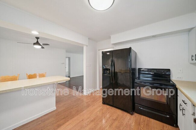 Foto del edificio - 219 E 45th Ct