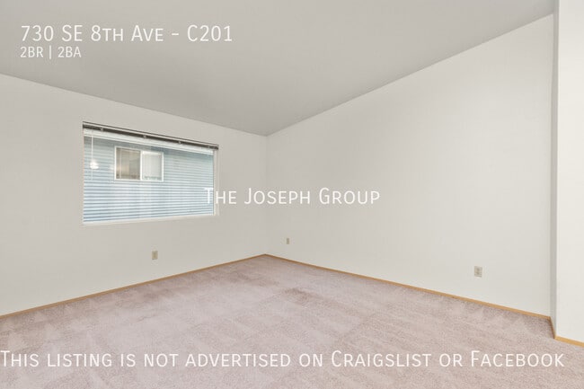 Building Photo - Top Floor 2BD/1.75BA Condo in Oak Harbor!