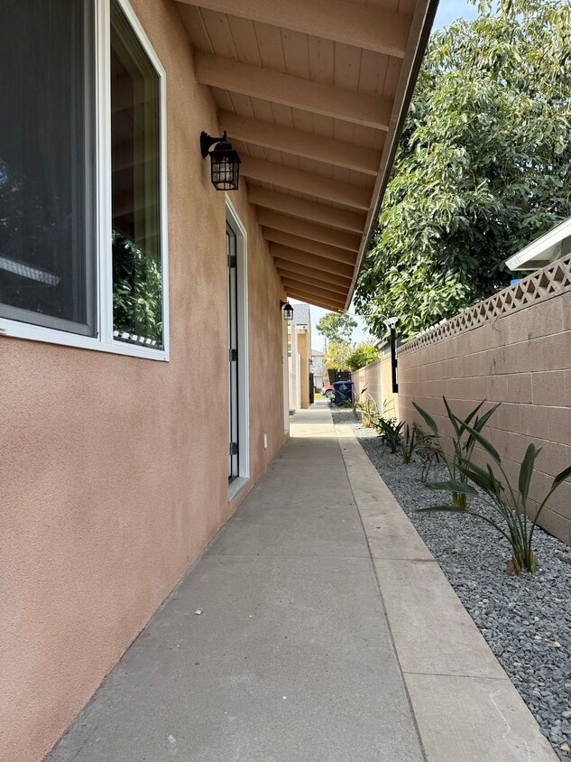 Photo - 10696 Walnut St (Los Alamitos, CA)