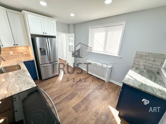 Building Photo - 437 Markle St