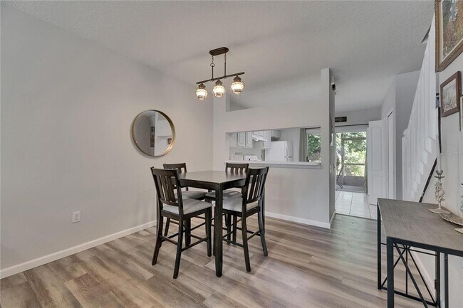 Foto del edificio - 2362 Lake Woodberry Cir