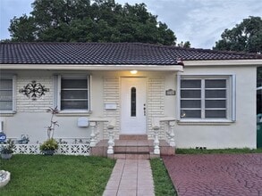 Building Photo - 2787 SW 34th Ct