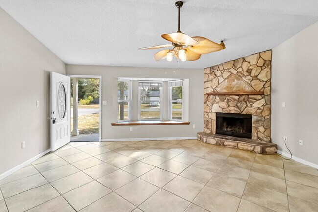 Building Photo - 8304 Verdura St
