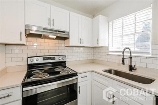 Foto del edificio - 2721 White Oak Dr