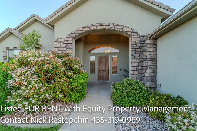 Building Photo - 614 E Desmo Way