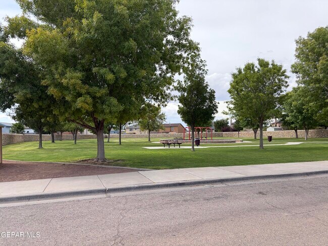 Foto del edificio - 11728 Mesquite Bush Dr