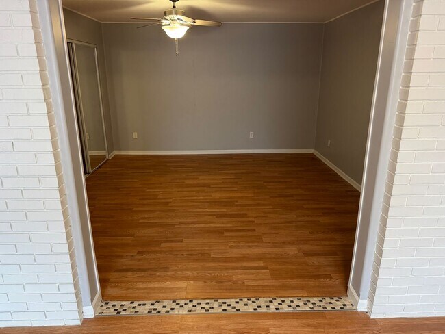 Foto del edificio - 7932 Whitcomb St