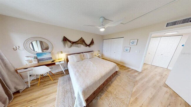 Foto del edificio - 5855 Midnight Pass Rd