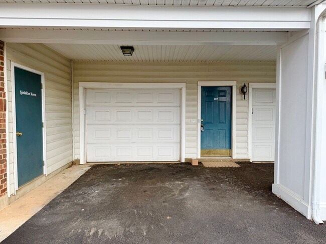 Building Photo - 810 Beverley Dr