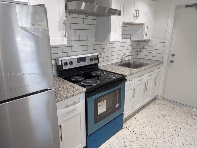 Foto del edificio - 3556 SW 13th Terrace