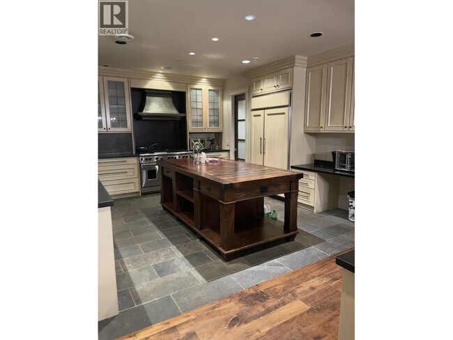 Photo du bâtiment - 7589 Curtis St