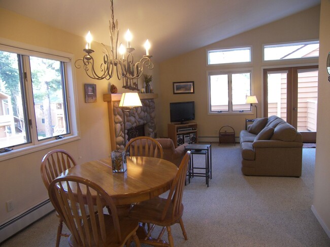 Foto del edificio - 1 Bedroom in McCloud!  2 Blocks from Incline Beach!
