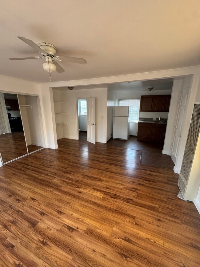 Building Photo - 655 Westmount Dr