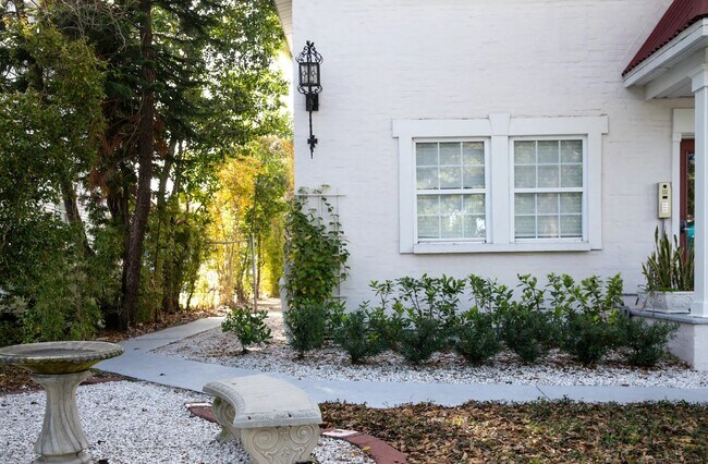 Foto del edificio - 205-207 S Westland Ave