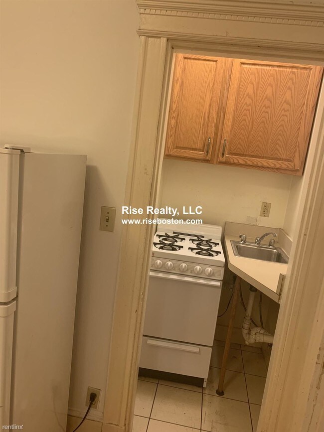 Foto del edificio - Studio, 1 bath  - 46 Westland Ave Apt 7A