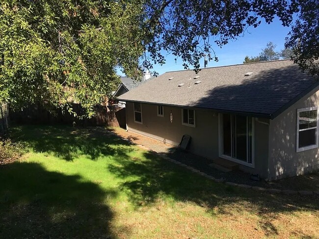 Building Photo - Kelseyville Riviera home with 3-bedrooms, ...