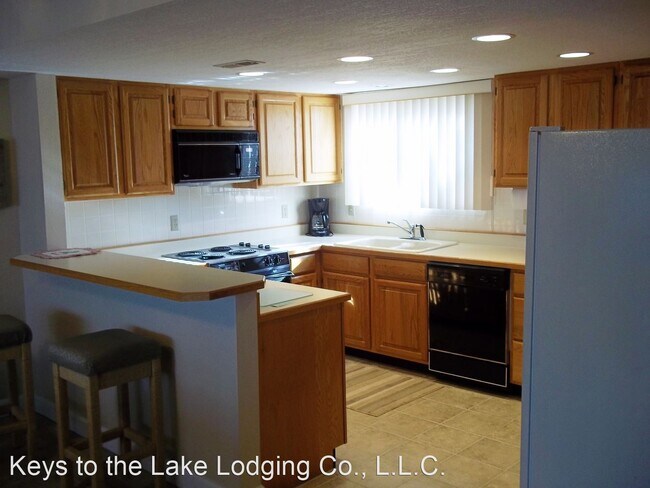 Building Photo - 429 Racquet Club Dr