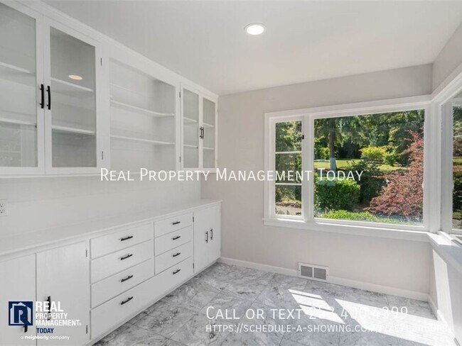 Foto del edificio - 5304 Hyada Blvd NE