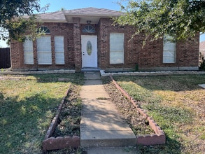 Building Photo - 2066 Vista Dr