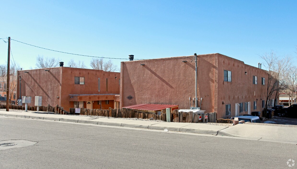 Building Photo - 3505-3509 Lafayette Dr NE