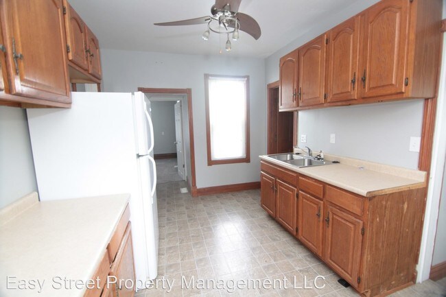 Building Photo - 4 br, 1 bath House - 208 Clark St(Posey)