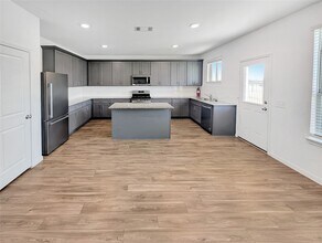 Building Photo - 1328 Ventura Crk Dr