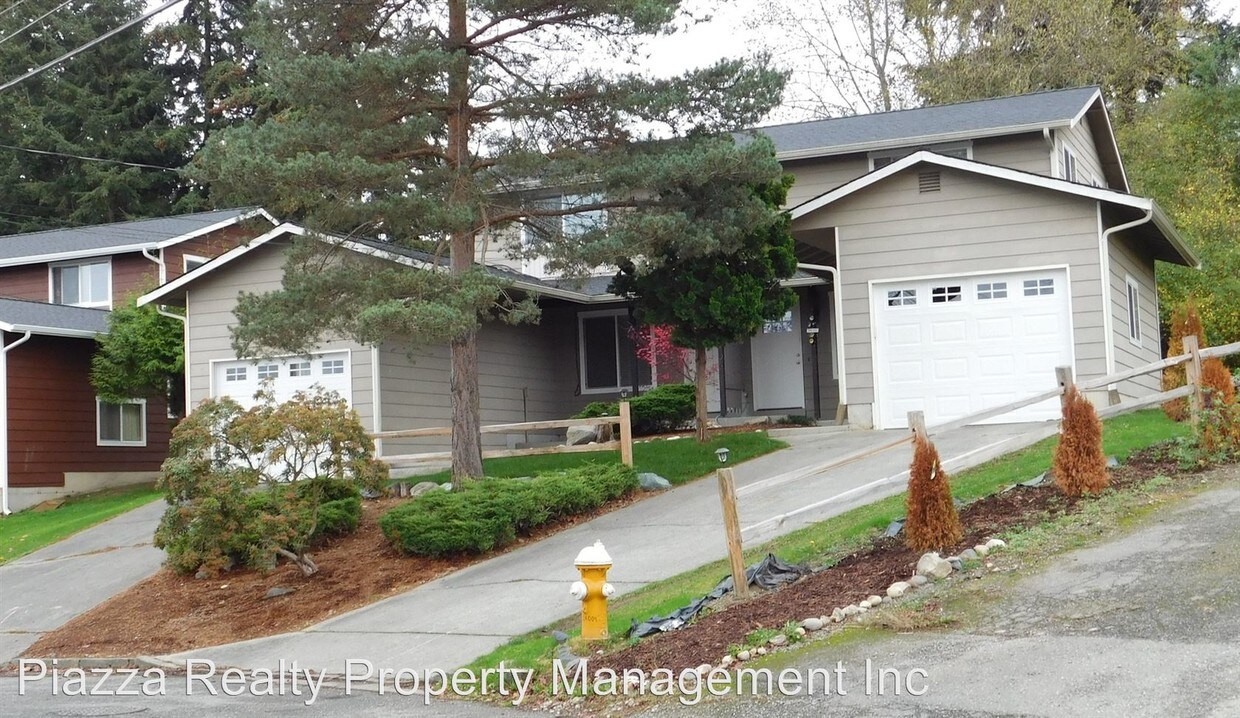 Primary Photo - 924 Crestview Ln