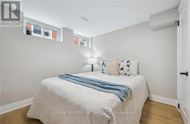 Building Photo - 56 Dover St