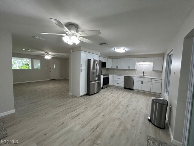 Building Photo - 6128 Cocos Dr