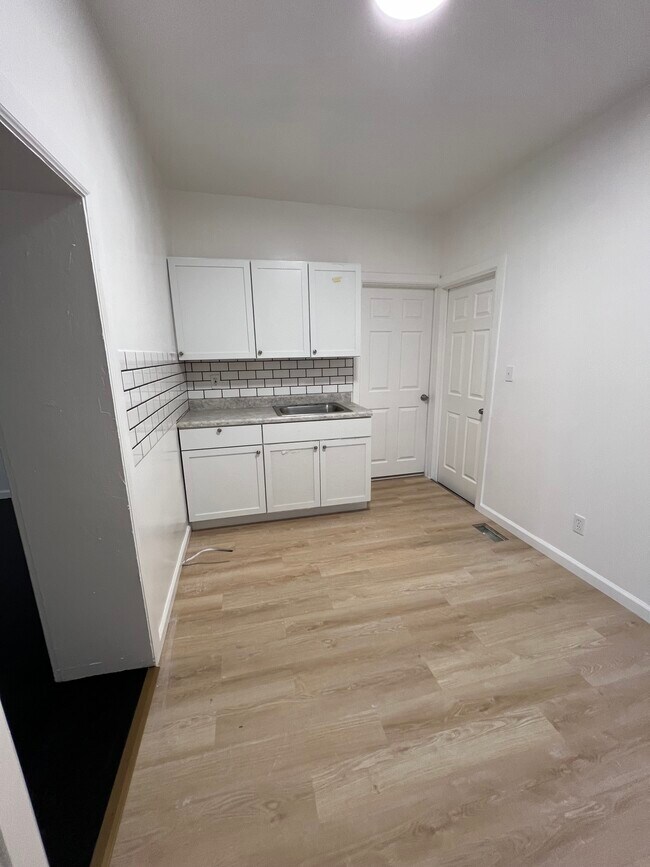 Building Photo - 3203 Tytus Ave