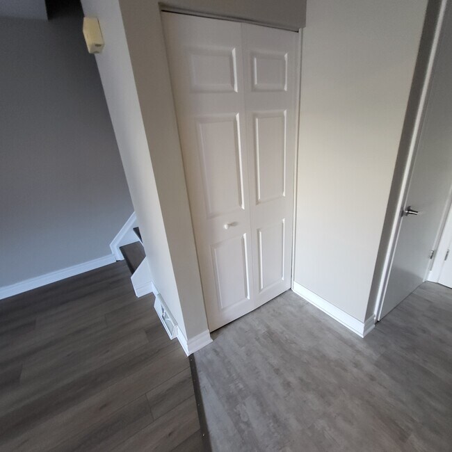 Photo du bâtiment - NEWLY RENOVATED 3BD IN HYDE PARK