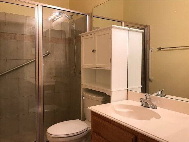 Foto del edificio - 1300 Rosewood Ln