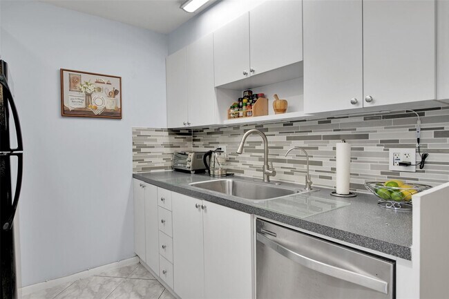 Foto del edificio - 4302 Martinique Cir