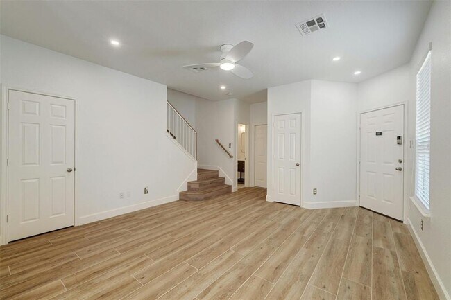 Foto del edificio - 1900 Scofield Ridge Pkwy