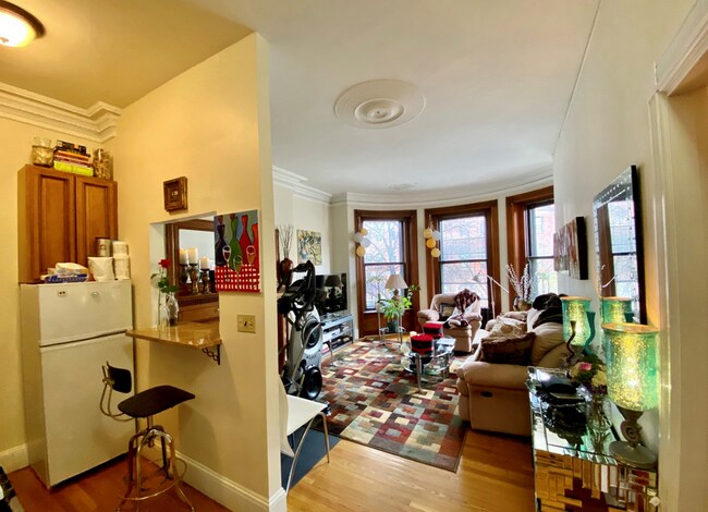 Building Photo - 456 Beacon St