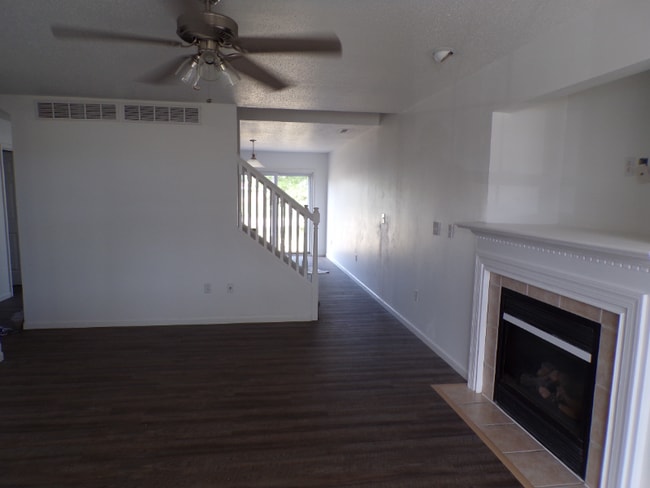 Building Photo - 901-903 Belle Valley Dr