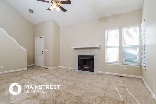 Building Photo - 102 S Janell Dr