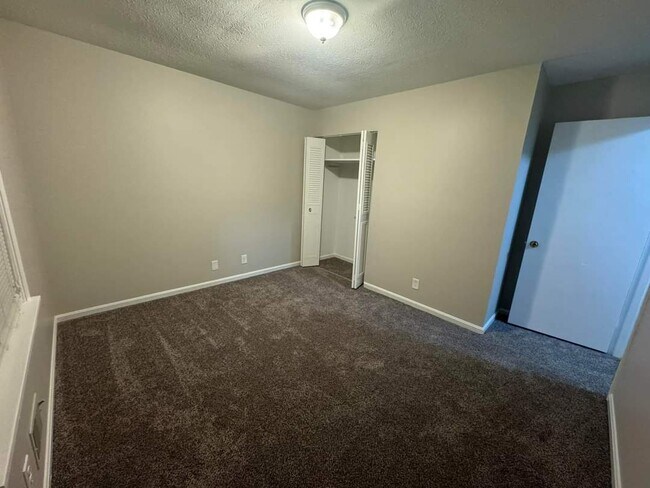 Foto del edificio - 2707 Jenlee Ln